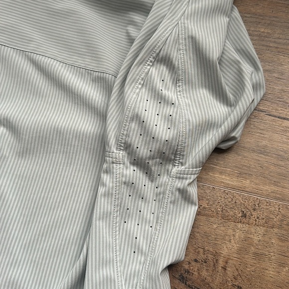 Athleta Urbanite Button Down Top #366N - Picture 5 of 5
